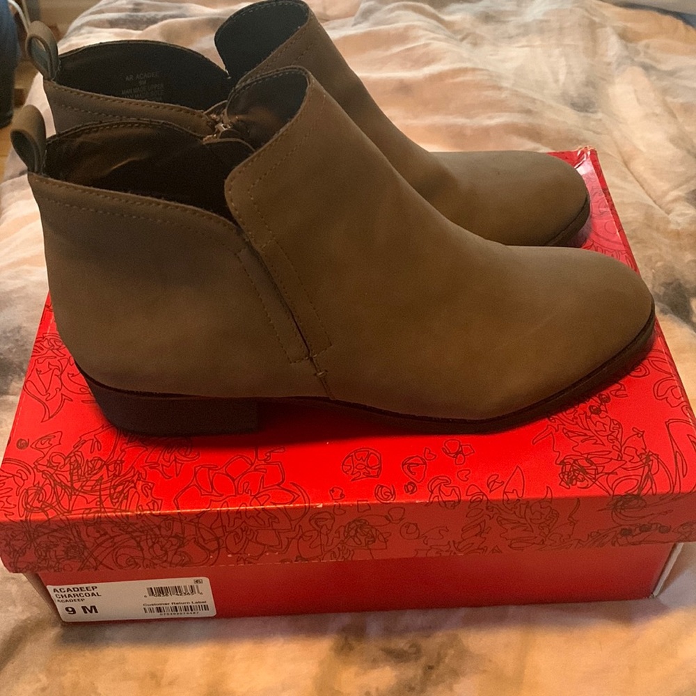 American Rag Charcoal ankle booties size 9 gently worn